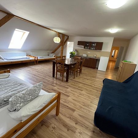 Dvur Nove Zamky Hotel Mladec Luaran gambar