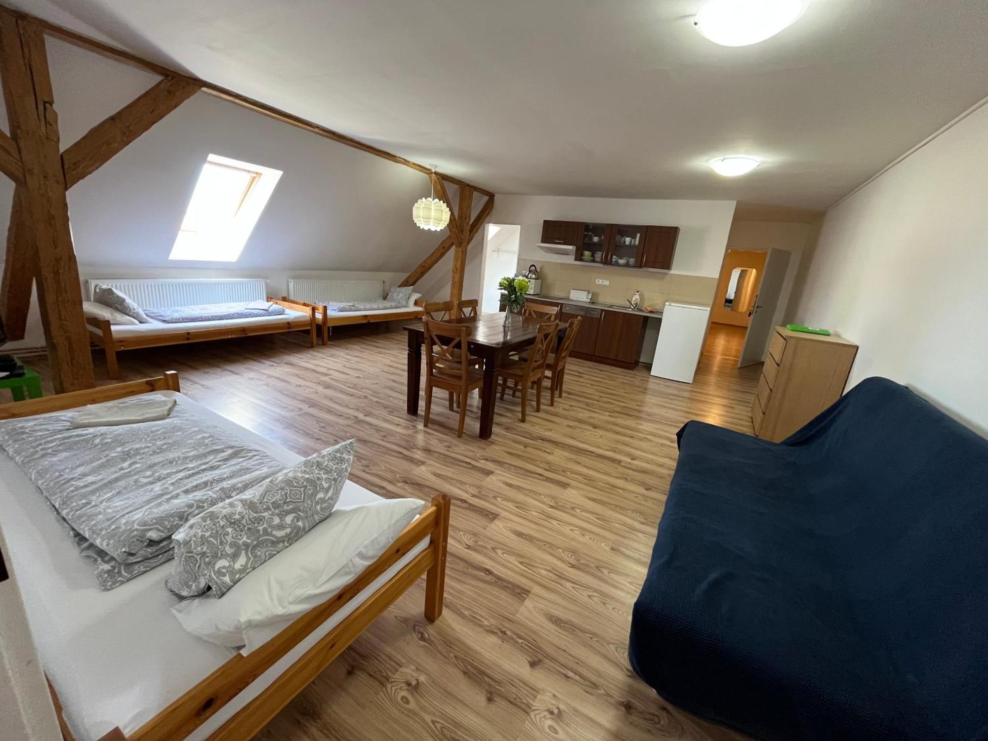 Dvur Nove Zamky Hotel Mladec Luaran gambar
