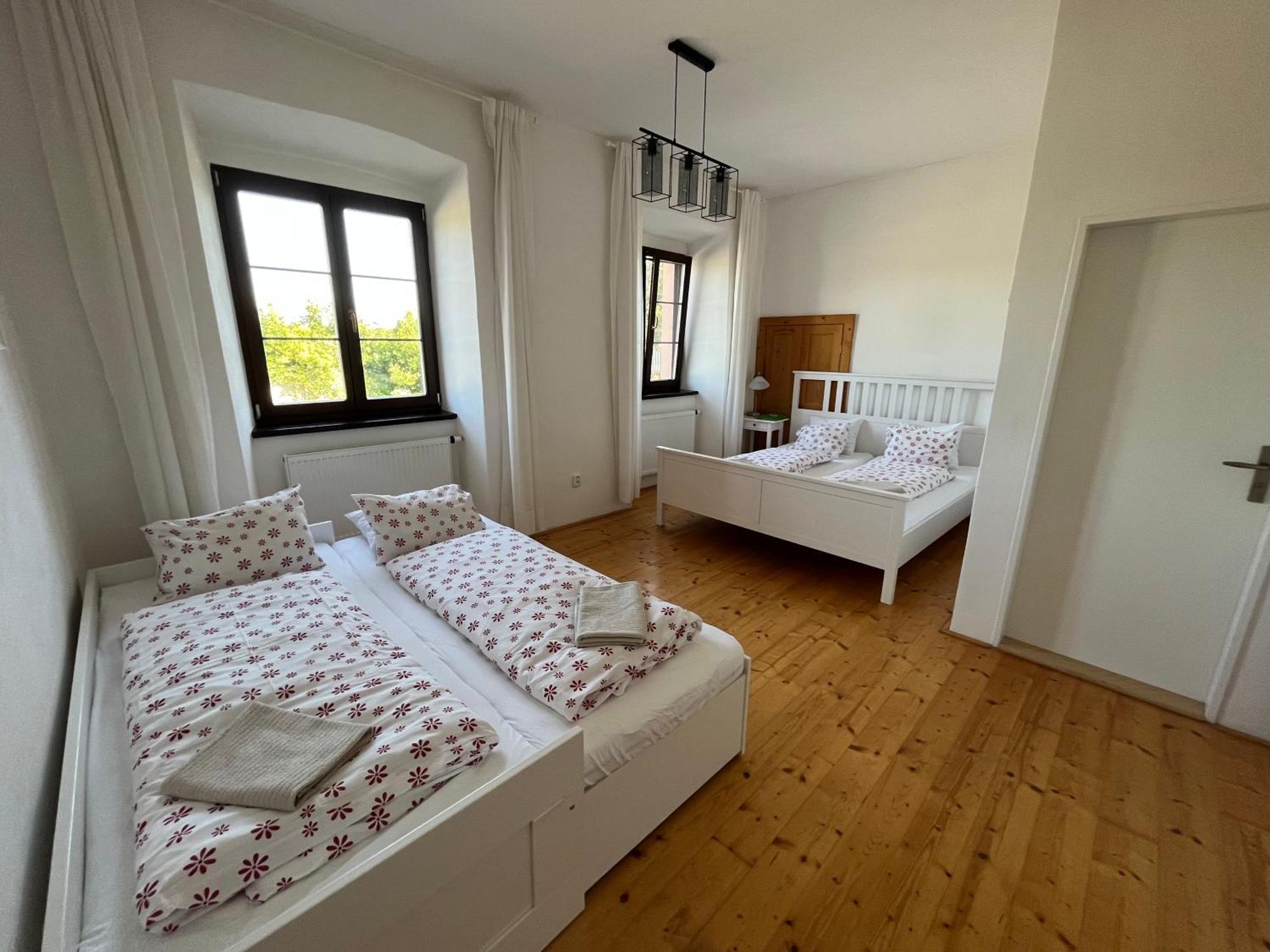 Dvur Nove Zamky Hotel Mladec Luaran gambar